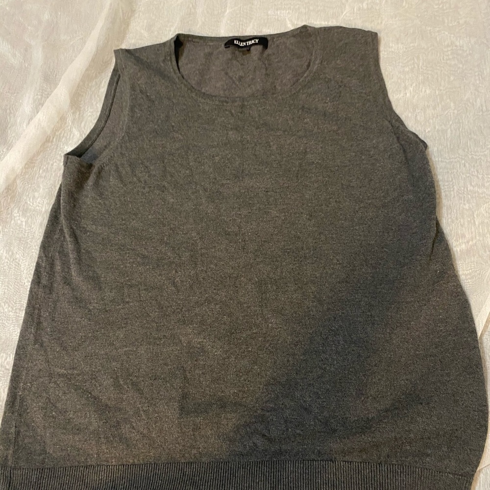 Ellen Tracy sweater tank M